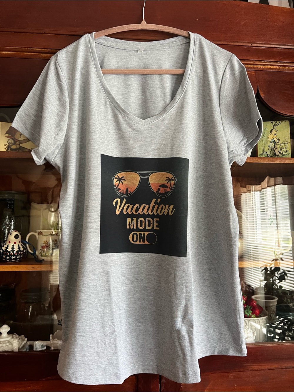 Women’s Vneck Gray Short Sleeve Tee with Gold & Black Vacation Graphic 2XL